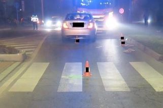 Za smrt chodkyně na přechodu v Budějovicích obvinili 19letou řidičku mercedesu - Novinky